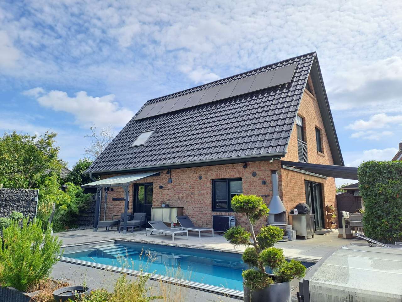 hochwertiges 4-Zimmer-Einfamilienhaus (KfW 70) mit PV-Anlage, Außenpool und Doppelcarport hochwertiges 4-Zimmer-Einfamilienhaus (KfW 70) mit PV-Anlage, Außenpool und Doppelcarport