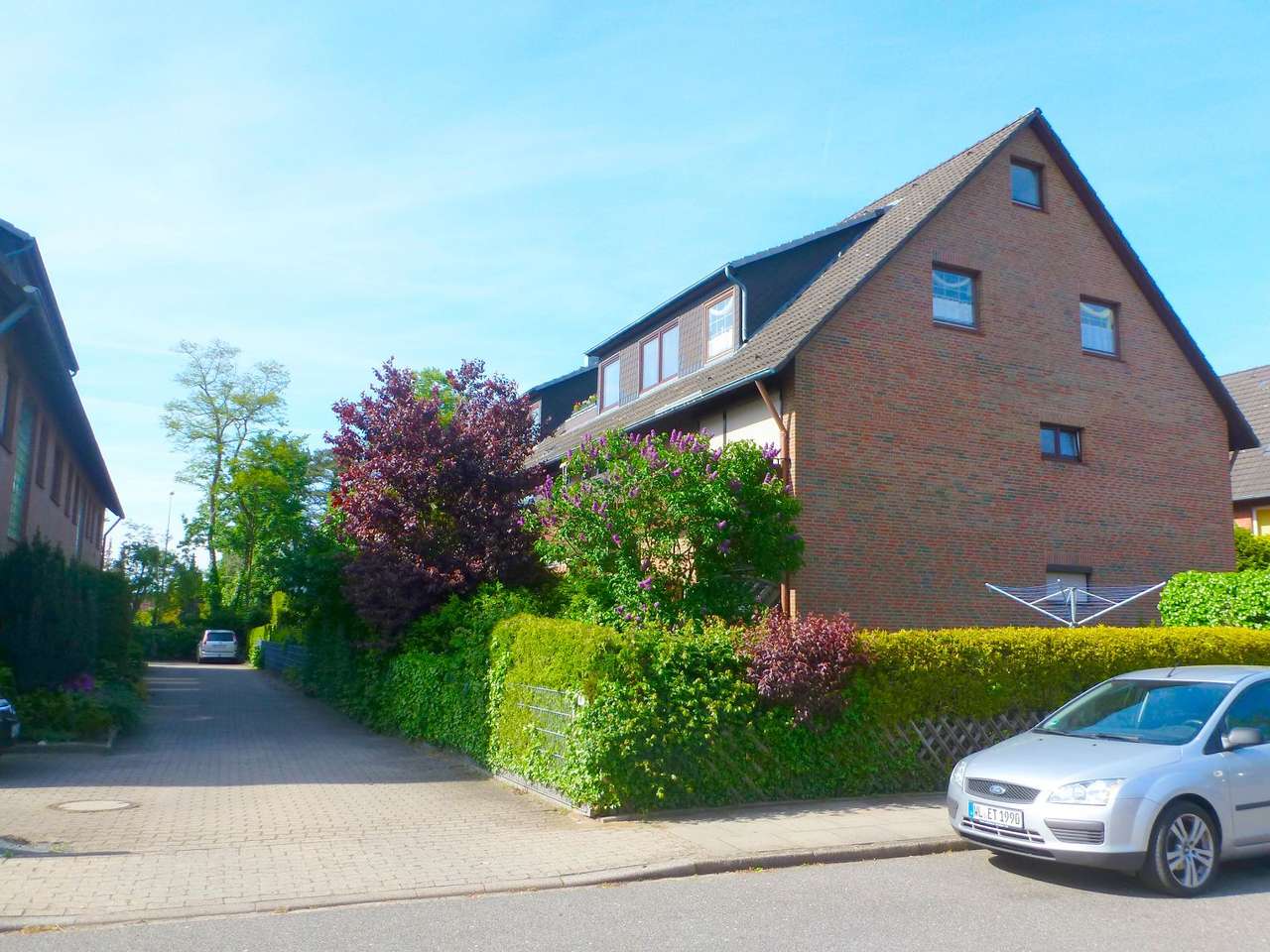 gepflegte 2,5-Zimmer-Eigentumswohnung mit Terrasse zzgl. wohnlich ausgebautem Hobbykeller gepflegte 2,5-Zimmer-Eigentumswohnung mit Terrasse zzgl. wohnlich ausgebautem Hobbykeller