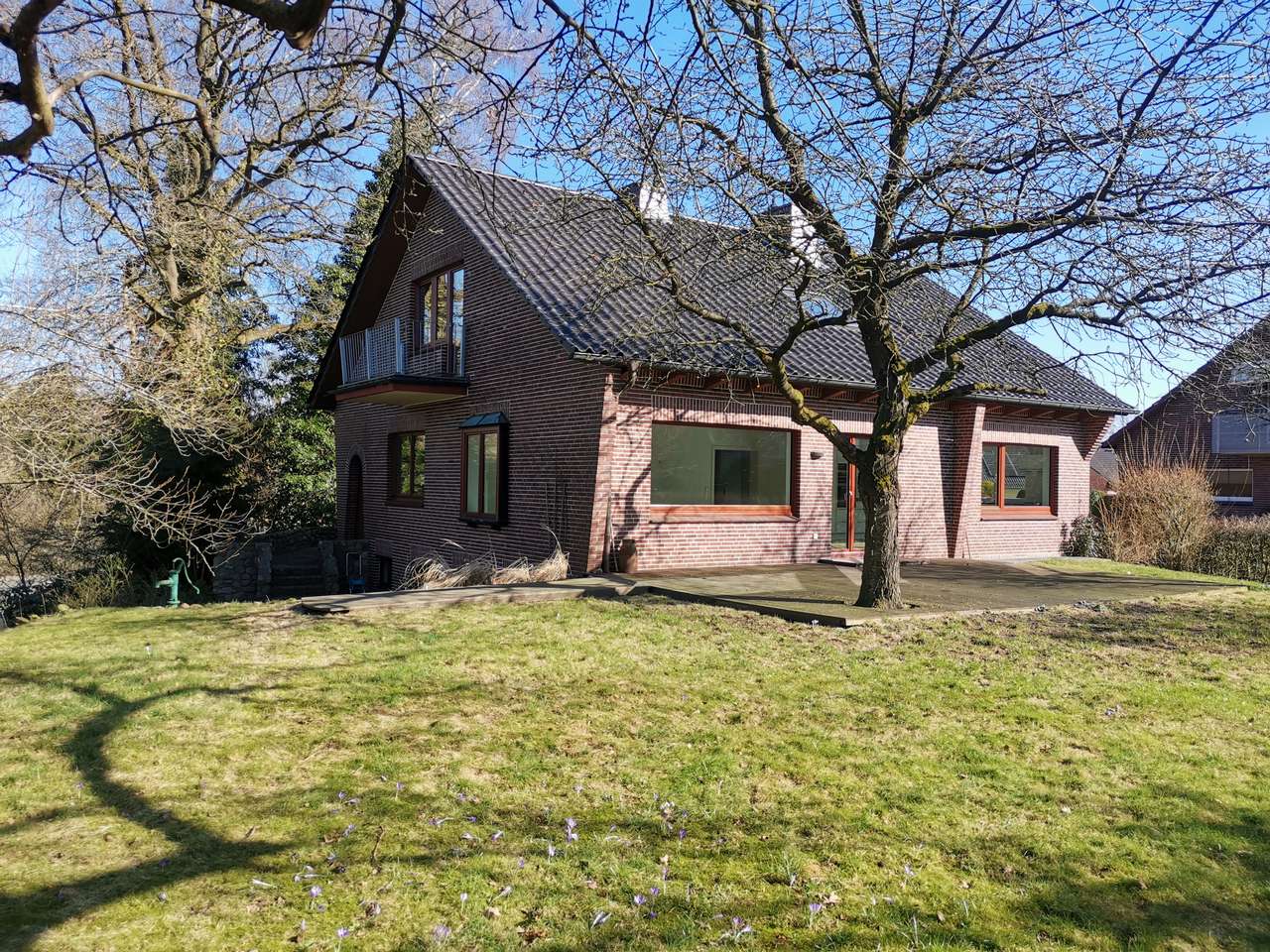 modernisiertes 5-Zimmer-Einfamilienhaus mit Vollkeller & Garage in bevorzugter Wohnlage modernisiertes 5-Zimmer-Einfamilienhaus mit Vollkeller & Garage in bevorzugter Wohnlage