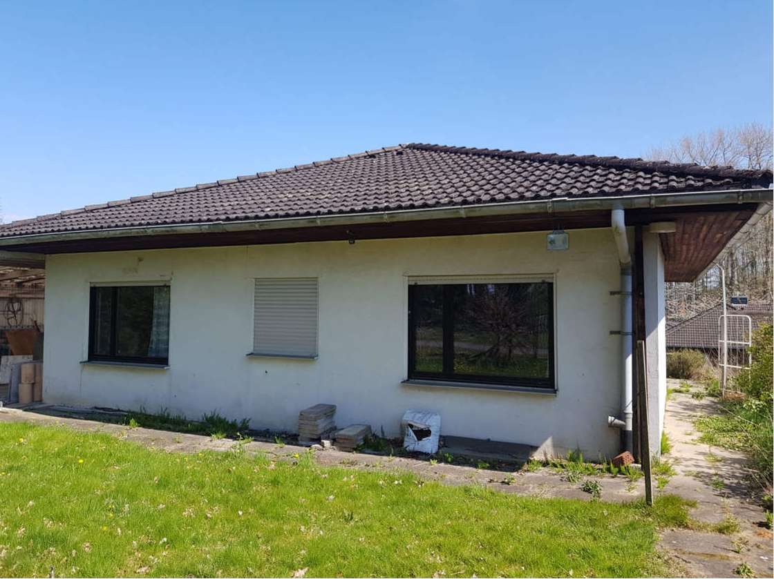 Renovierungsbedürftiger Bungalow mit großem Potenzial- ideal für Handwerker und Eigenheimbauer Renovierungsbedürftiger Bungalow mit großem Potenzial- ideal für Handwerker und Eigenheimbauer